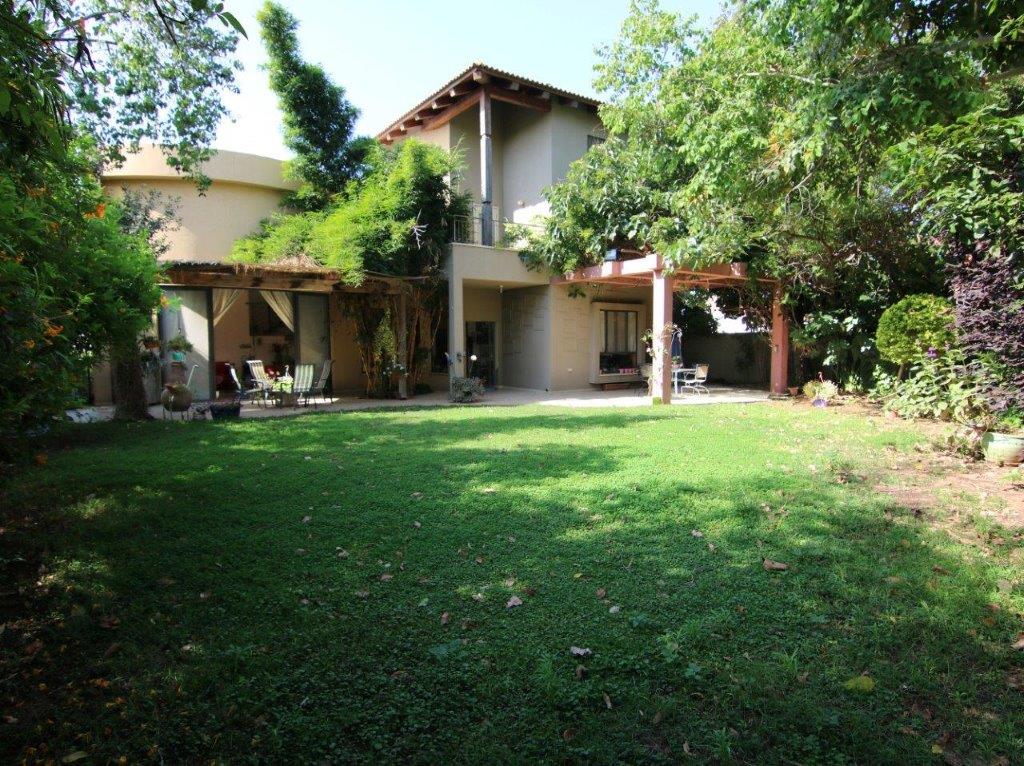 Large House in Kadima